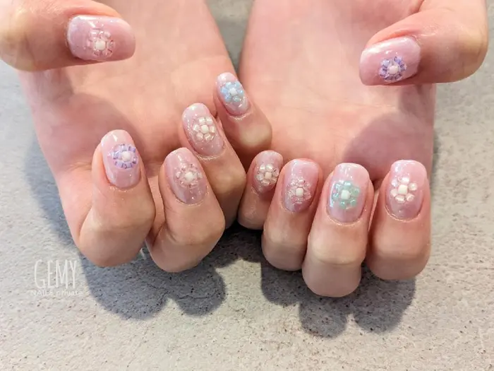オーロラネイル フラワーネイル ビーズネイル Gemynails Private所属 Gemynails Private のネイルデザイン ミニモ
