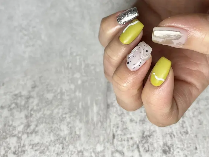 Early Nails With Eyelash イオンモール直方店所属 松永 美樹のネイルデザイン ミニモ