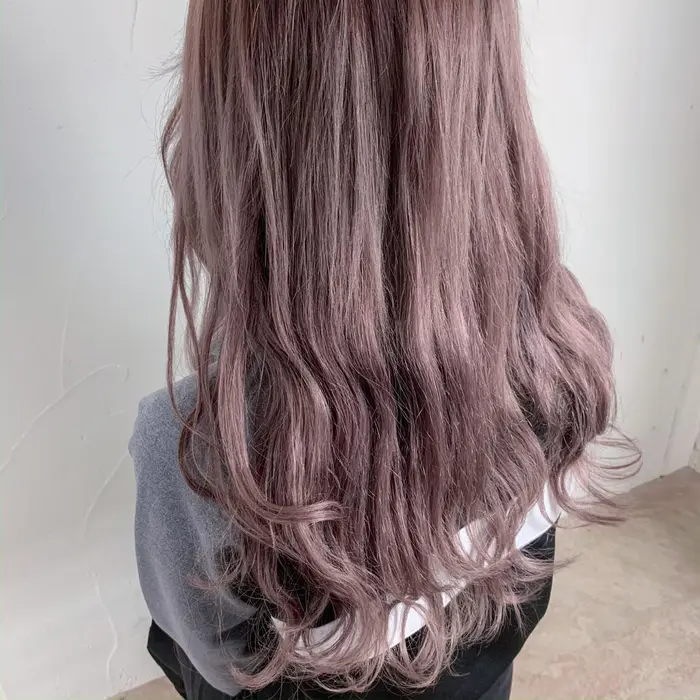 淡いラベンダーのパールベージュ Ally所属 傷ませないカラー 濱田拓海のヘアカタログ ミニモ