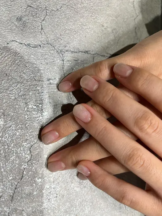 オーロラに輝くラメを使用したラメグラ 冬はキラキラのラメが大人気です ネイルアンドアイラッシ Moi Nail Eyelashsalon所属 Moi Risaのネイルデザイン ミニモ
