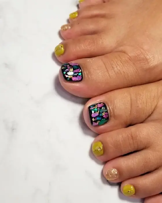 秋色フットネイル White Angelica所属 White Angelicaのネイルデザイン ミニモ