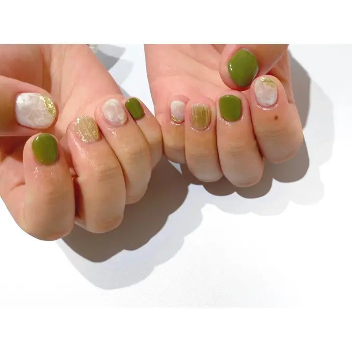 ニュアンスネイル グリーンカラーも可愛いですね 定額デザインになります Algernon Retreat所属 下村 きららのネイル デザイン ミニモ