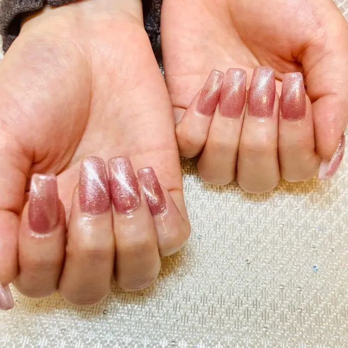 マグネットネイルはまだまだ人気です ピンクネイル 横浜 横浜ネイル マグネットネイル キレイエ所属 伊藤 奈央 のネイル デザイン ミニモ