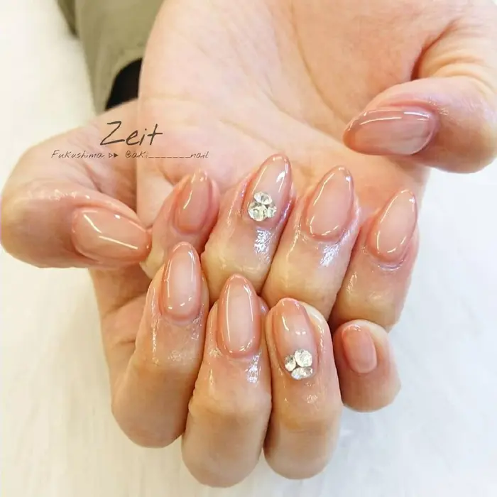 オフィスネイル 囲みネイル 囲みグラデーション ｖカットストーン Nail Salon Toki所属 ꌚ ꍏꀘꀤꀍꂦのネイル デザイン ミニモ