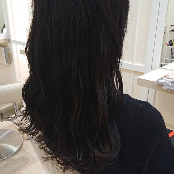 色が落ちて明るくなってきた髪を暗くしたいとのことで黒染めまではいかない 濃くてトーン低めのヴァイオレ Ash自由が丘店所属 福本 章人のヘアカタログ ミニモ