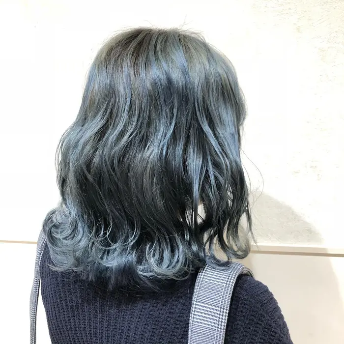 ブルーアッシュ 抜けてくるとグレージュっぽくなります ネイビーカラーやブルー系の色流行ってます Lina Beauty Garden 所属 小崎 奨伊のヘアカタログ ミニモ