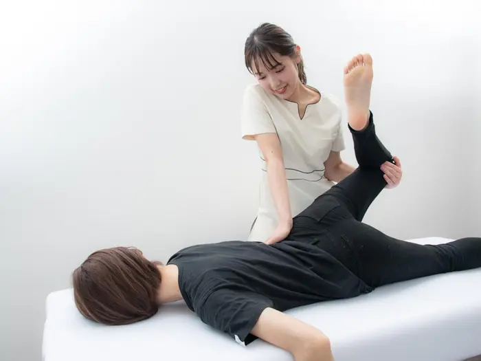 当店オリジナル小顔コルギ 肩や首にも の整体コルギ 歪みの原因である骨盤周りをほぐして整える骨 Ksラボ三ノ宮店所属 戸川 久美子のエステ リラクカタログ ミニモ