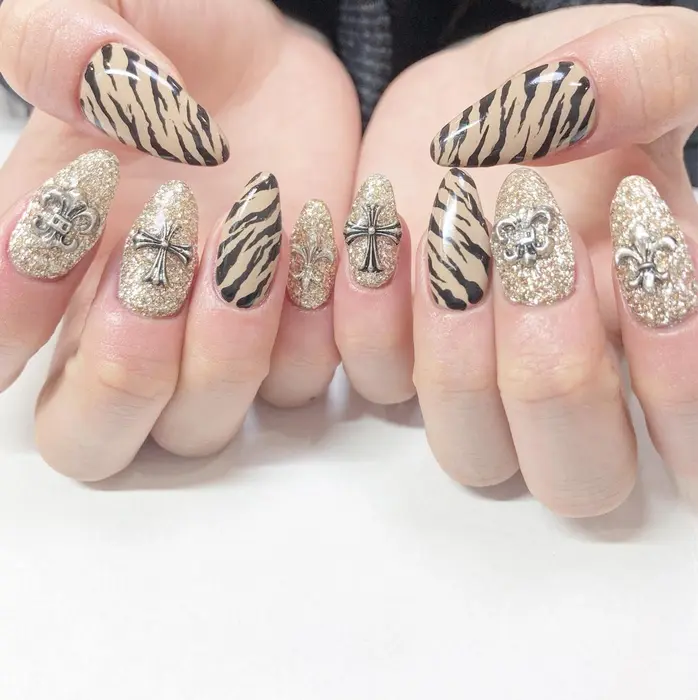 虎柄 キラキラ 1部有料パーツ Minami Nail所属 Haruka のネイルデザイン ミニモ