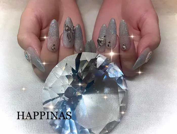 ユニコーンシルバー スカルプネイル シルバーネイル ユニコーンネイル キラキラネイル Happinas所属 Happinas Nail 脱毛のネイルデザイン ミニモ