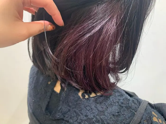 最近流行のインナーカラー 1回のブリーチでジューシーなカラーに M Slash所属 稲葉 唯のヘアカタログ ミニモ