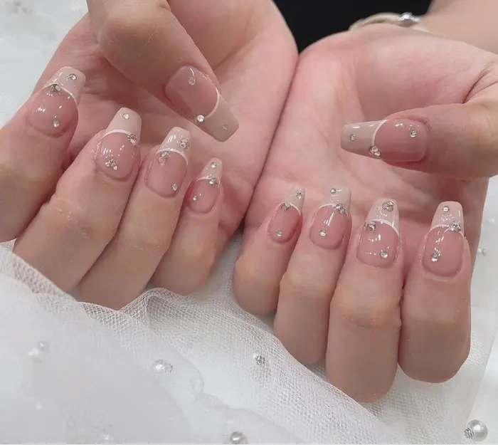 Rainbow Nailsaion所属 薔薇 高田馬場店のネイルデザイン ミニモ