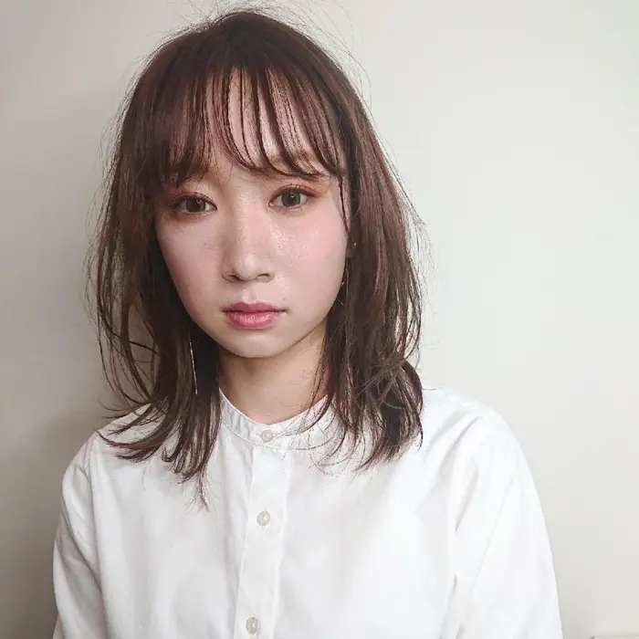 ハイライトカラーで ナチュラルトーンアップ 透け感のミディアムヘア Ludw I G所属 黒部 てのりのヘア カタログ ミニモ