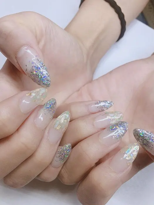 夏らしい涼しい感じのデザインで夏にピッタリのラメとシェルのグラデーション M Heart所属 M Heartのネイル デザイン ミニモ