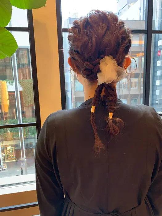 お出かけ前のアレンジ 参列アレンジ ウエディングヘア なんでもお任せください ヘアアクセサリーの Kikkake Depth所属 モリシタ マミのヘア カタログ ミニモ