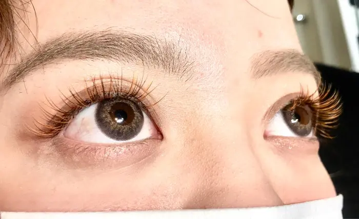 目尻12mm真ん中13mm目頭12mm太さ0 15カーキブラウン オレンジmix160本 Eyelash Salon Nine所属 髙橋 美鈴のマツエク デザイン ミニモ