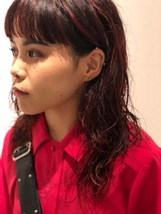 コントラスト強めのハイライト 黒髪にハイライトを入れるので ダメージがほぼないのがポイントです Journey By Destination所属 店長 Sakuraのヘアカタログ ミニモ