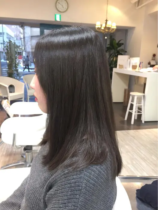 ダークグレージュ 赤みを抑えたグレージュカラーで暗髪に Tocca Hair Treatment 赤羽店所属 森田 望のヘアカタログ ミニモ