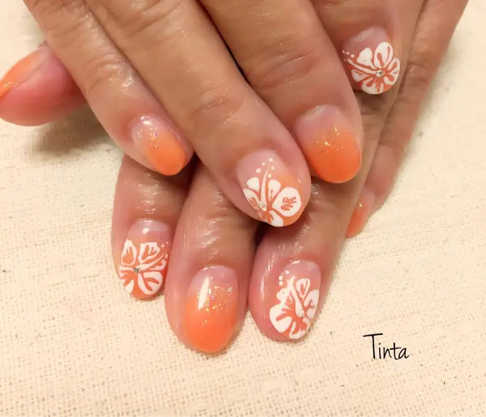 ジューシーなオレンジグラデーション ハイビスカス ネイルサロン ティンタ所属 馬場 典子のネイルデザイン ミニモ