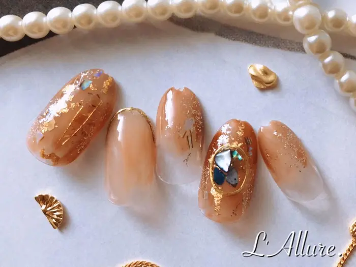 ニュアンスネイル シェルネイル ブラウンネイル オフィスネイル ブライダルネイル 大人可愛いネイル L Allure ラ リュール所属 L Allure ラ リュールのネイルデザイン ミニモ