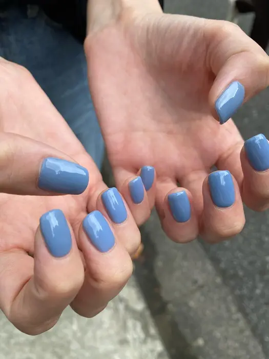 くすみブルー くすみブルー Nail ネイル うる艶ネイル ちゅるんネイル 透明感 Laughl所属 大西洋子 Laughlのネイルデザイン ミニモ