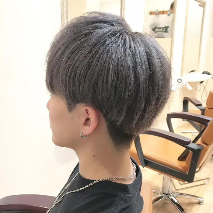 ナチュラルマッシュ グレーアッシュ ブリーチ2回をした後に濃いめにグレーアッシュを入れています Bar所属 ツイストマッシュ相原 將司のヘアカタログ ミニモ