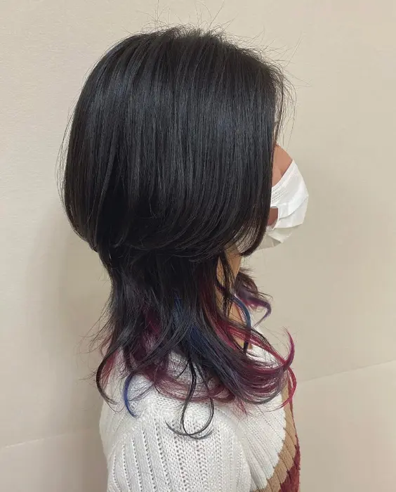 ハイレイヤーウルフ インナーユニコーンカラー トップに重みを残したウルフスタイル イ ぶらうん所属 まるたに みくのヘアカタログ ミニモ