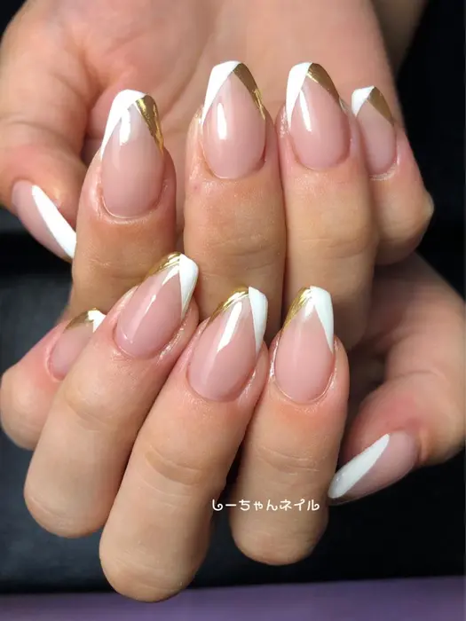 ゴールドミラー ホワイトのフレンチ 肌に馴染むお色味をセレクトしフレンチを更に引き立てました ๑ しーちゃんネイル所属 しーちゃんネイル 夜間深夜専門のネイルデザイン ミニモ