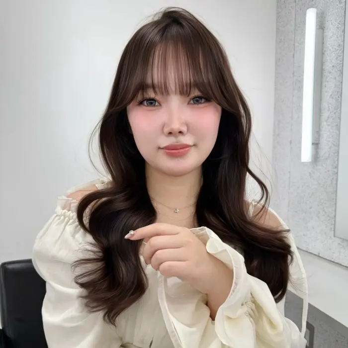 レイヤーカット×ChocolateBrown

巻いた時に動きが出て取れにくいようにカッ?...