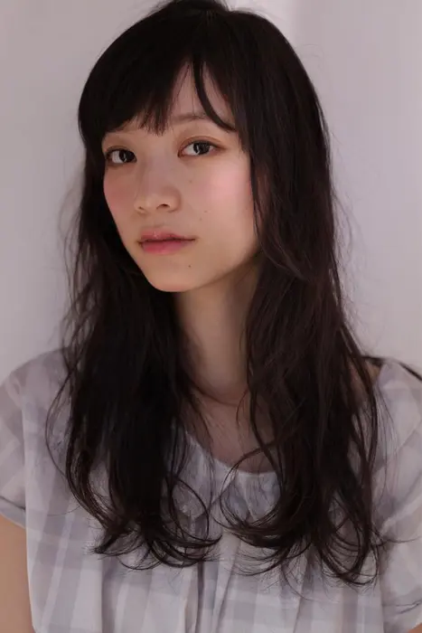 透明感 抜け感抜群ロングスタイル ふわっとまとまる ゆるふわパーマ これこらの季節にぴったり Nalu 所属 小浜 克則のヘアカタログ ミニモ