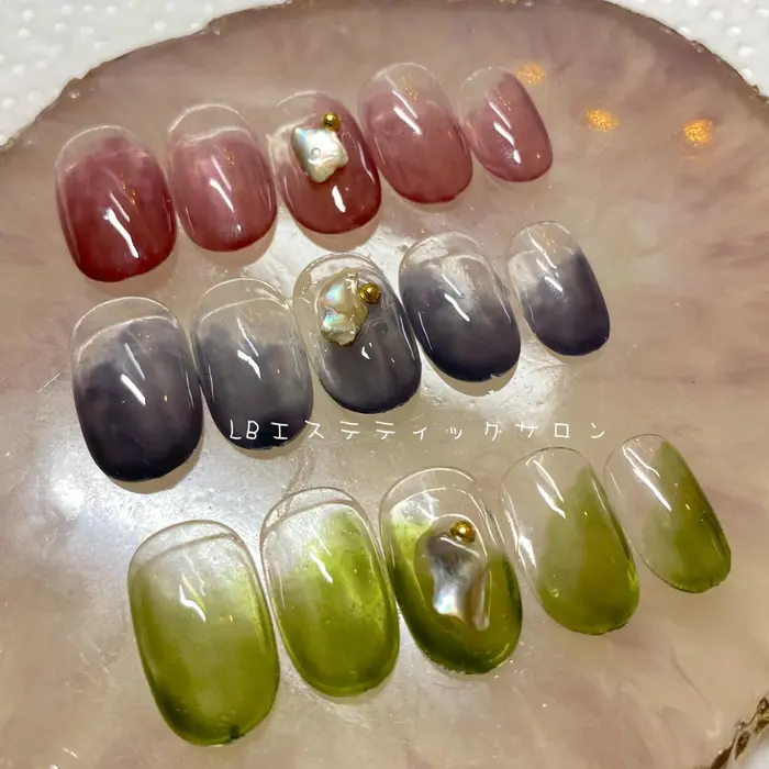 ワンカラーでムラ塗りニュアンスネイル ストーンアート2本 透け感があるお色18色からお選びいただけ Lbエステティックサロン所属 Lbエステ ティック予約受付担当のネイルデザイン ミニモ