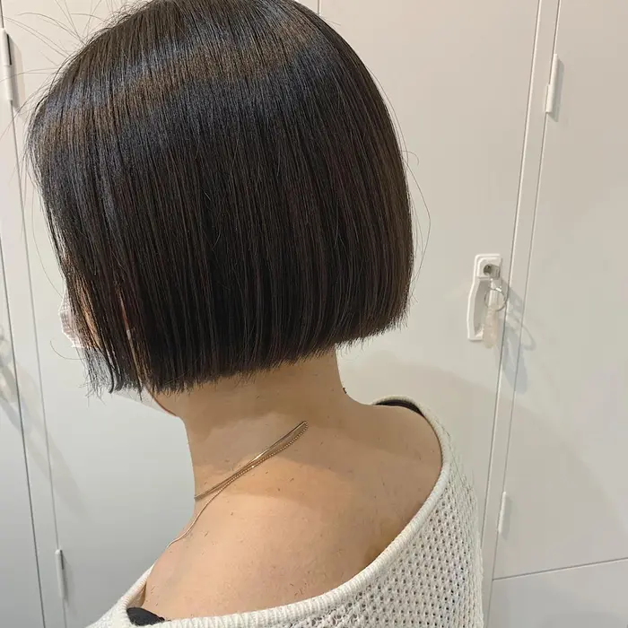 顎上切りっぱなしミニボブ Louran所属 ショートカット ボブ 艶カラー 五十川彩のヘアカタログ ミニモ