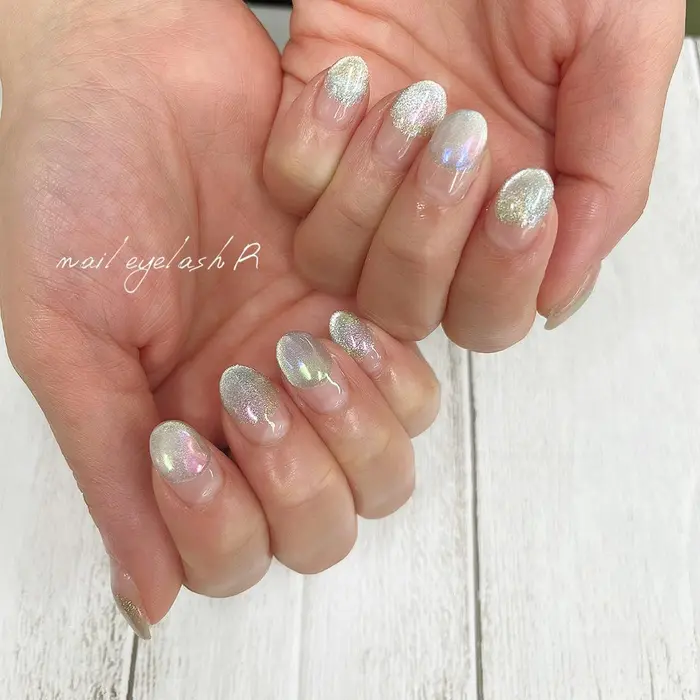 マグネットオーロラ 根元クリアデザイン Nail Eyelash R所属 Salon R Miyuki Iのネイル デザイン ミニモ マグネットオーロラ 根元クリアデザイン Nail Eyelash R所属 Salon R Miyuki Iのネイル デザイン ミニモ