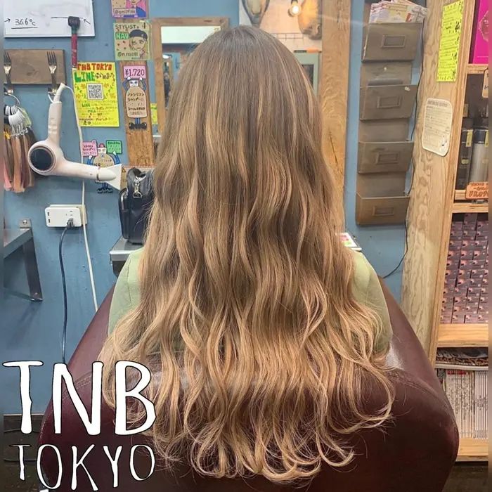 ブリーチ カラー シールエクステ70枚 ミルクティーベージュのグラデーションにカラー シールエ Tnb Tokyo所属 ｴｸｽﾃ満足度no1 Amiのヘアカタログ ミニモ