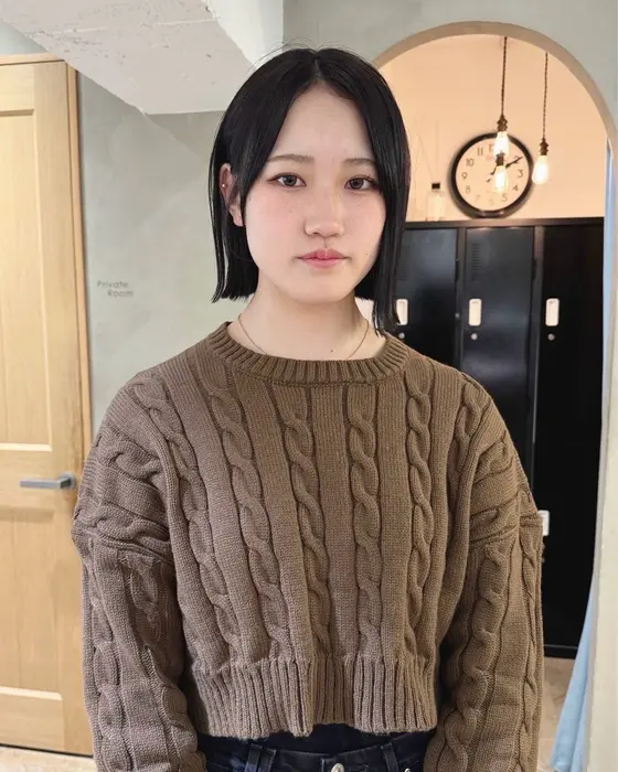 【丸くならないボブ】
毛先に厚みを残してストンと落ちるようなスタイル...