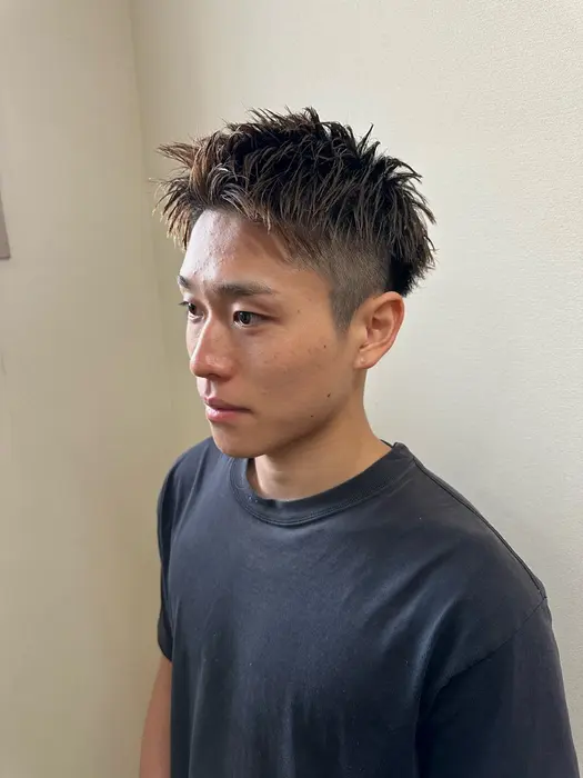 刈り上げボックスショート
センターパートからバッサリカット
お客様に?...