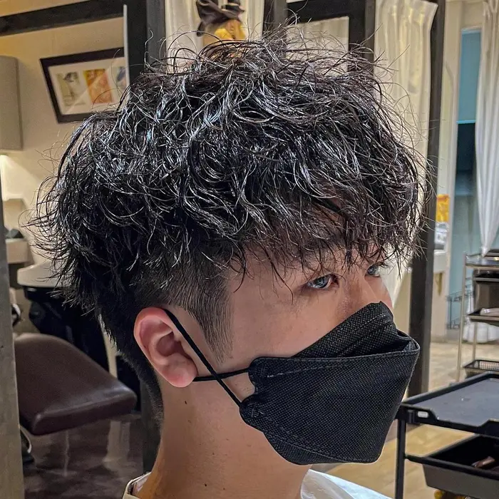 ツイストスパイラルパーマ スタイリング剤だけで簡単に無造作な動きが出て 日々のスタイリング クリスタルマジックjyomajyoma店所属 神﨑 優希のヘアカタログ ミニモ