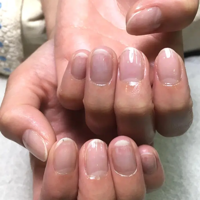 透明マニキュア Acoobeauty所属 Acoo Beautyのネイルデザイン ミニモ