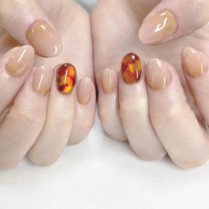 コーヒーグラデーションに氷べっ甲ネイル Minami Nail所属 Haruka のネイルデザイン ミニモ