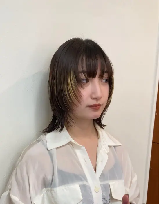 長さは変えたくないけど変化を欲しい時に◎
顔周りにレイヤーを入れてウ...