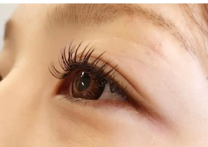 逆さまつげの方にオススメ お人形のようなカール6000円 特殊カール Dカールよりも強いカール Eyelash Jaime アイラッシュ ジェム所属 アイラッシュ ジェムのヘアカタログ ミニモ