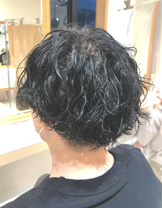 センター分けのためのツイストスパイラルパーマ 分けやすいようにパーマをかけたのでセット楽ちん Ash高津店所属 牛木 史裕のヘアカタログ ミニモ