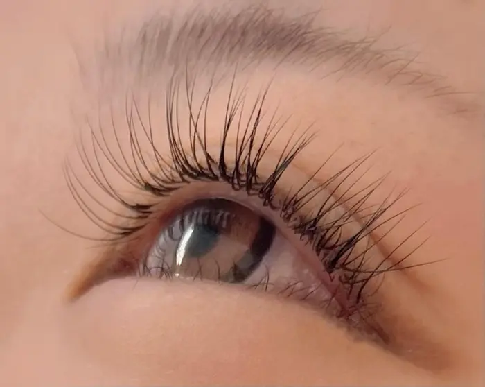 Eslash千葉店所属 Es Lush 千葉駅店 松井優那のマツエクデザイン ミニモ