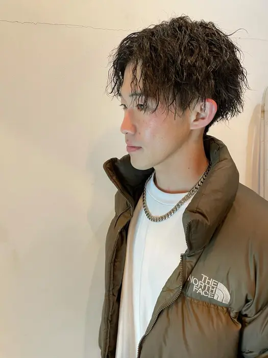 ツイストスパイラルパーマ 細かくスライスを取ることによってセットした時に簡単に束感ができるので濡ら Face 磯子店所属 メンズ特化 せいりゅうのヘアカタログ ミニモ