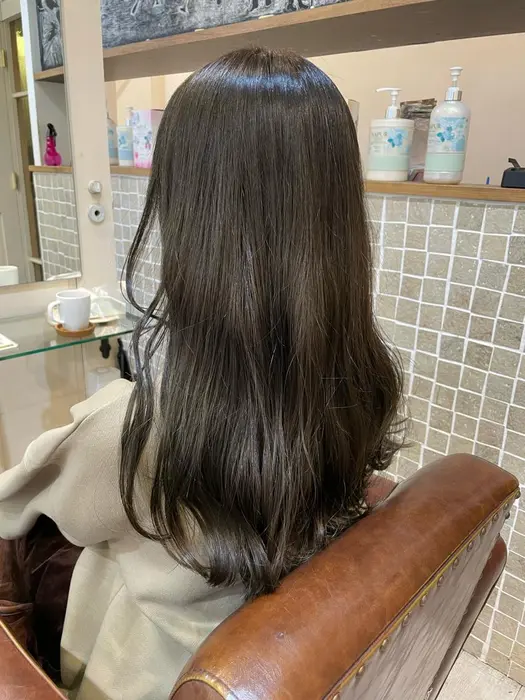 スロウカラーで作るオリーブベージュ スロウカラーのお薬代プラス1100円いただきま Keshiki所属 君塚 祐太のヘア カタログ ミニモ