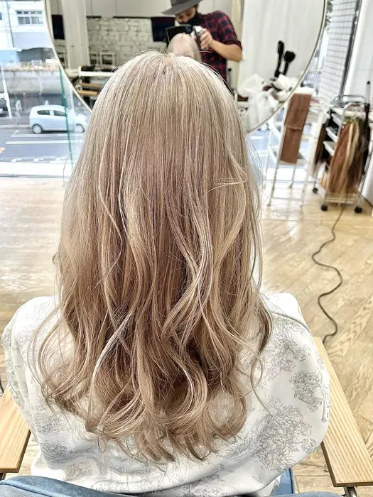 ヘアカラー ホワイトベージュ 1st所属 リピート 指名率 No 1 松井のヘアカタログ ミニモ