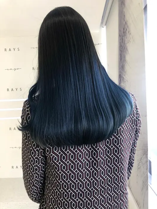 毛先にかけてしっかり青味があるグラデーションカラー Honey By Chord所属 カクボ ナナのヘアカタログ ミニモ