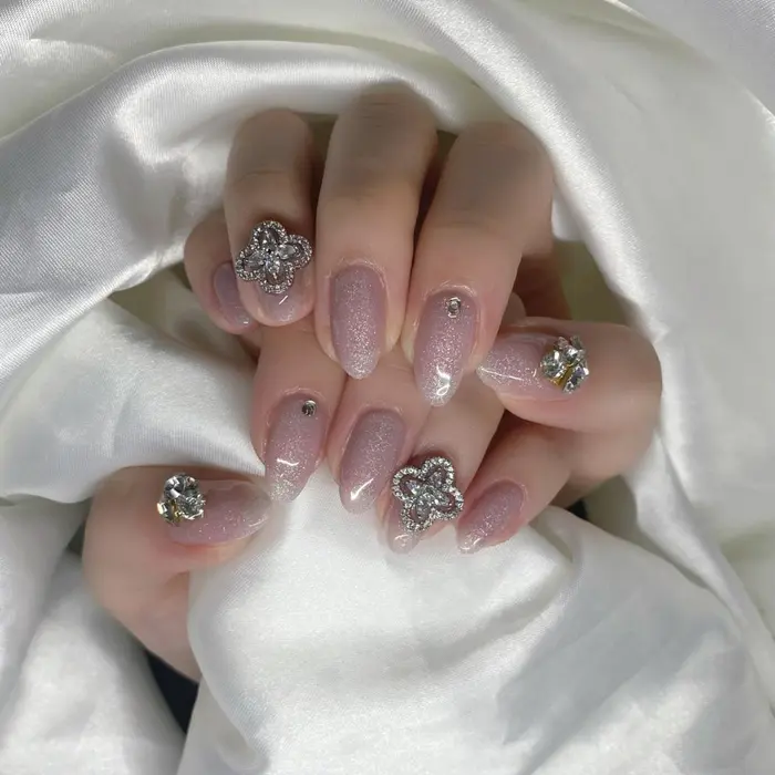 パーツ追加料金無し 韓国ネイル ヴァンクリネイル ピクシーネイル ストーン埋め尽くしネイル Pomnail所属 Pom Nail 韓国ネイル 専門店のネイルデザイン ミニモ