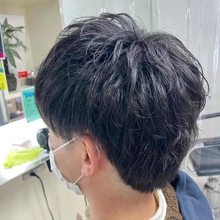 トップのボリュームを補う ポイントパーマ 直毛の方でも馴染ませます Produce古淵店所属 くせ毛のプロ 上中 岬のヘアカタログ ミニモ