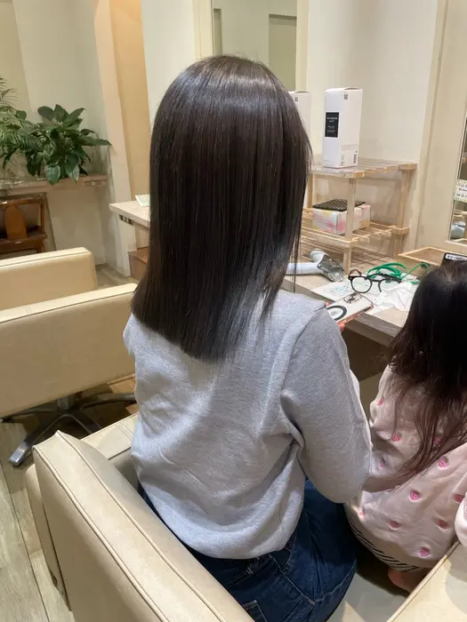 元のベースの明るさがあれば少し暗めのアッシュグレーが綺麗に出ます
