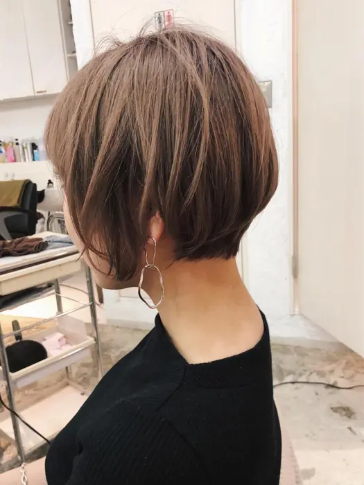 ダブルカラー ショートボブ Cinq By Fifth所属 ショートボブ 秋元亮太のヘアカタログ ミニモ